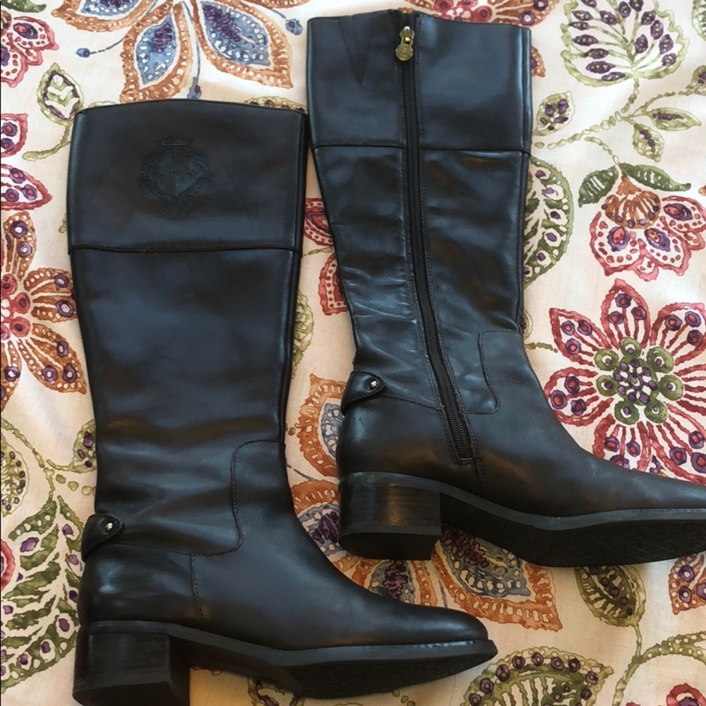 Etienne Aigner boots